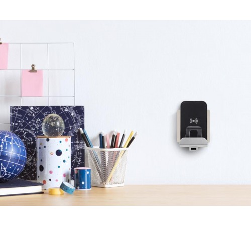 Беспроводное зарядное устройство Qi - Legrand Etika - 1000мА 5Вт с дополнительным разъёмом USB тип A 2400мА 12Вт - белый  672237  Legrand