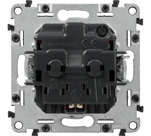 Valena LIFE Розетка сил. Красный 2К+З 16А 250В с з/ш, безвин. заж., с лиц. пан.  753129  Legrand