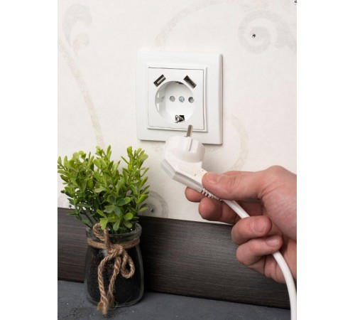 Минск Розетка 1-местная СП с заземлением и крышкой 16А белая с защ. штор. EKF Basic  ERR16-029-100  EKF