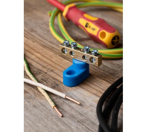 Шина "0" N (6х9мм) 4 отверстия латунь синий угловой изолятор EKF PROxima  sn0-63-04-1  EKF