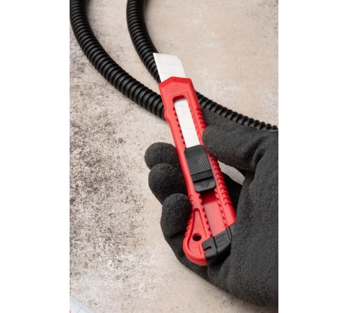 Нож с сегментированным лезвием 18 мм НСМ-20 Master  ncm-20-ms  EKF