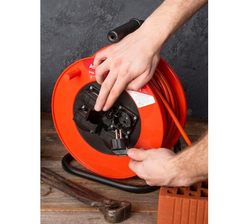 Удлинитель на катушке "Атлант 2.0" 4 гнезда 30м с заземлением ПВС 3*1,5 16А/3,5кВт IP44 PROxima  UKA02-16-315-4-30-IP44  EKF