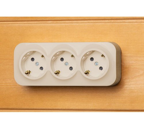 Quteo Слоновая кость Розетка 3-я с заземлением со шторками  782268  Legrand