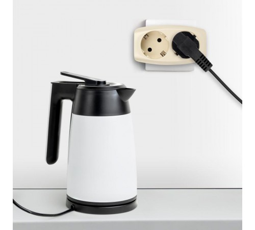 Тройник SP-2e-I  2гн, с заземл, со шторками (сл. кость) (10/60/1440) Б0002369  ЭРА