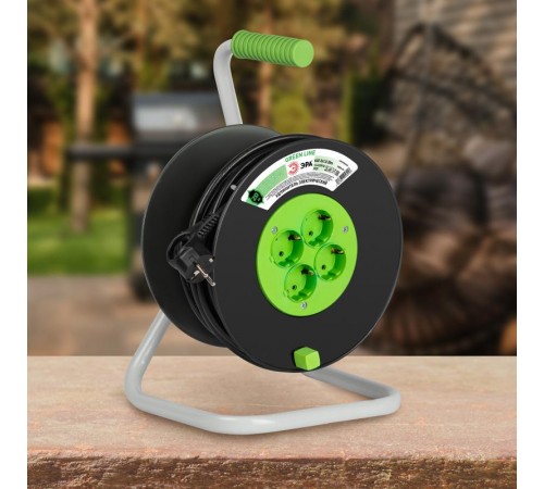 Удлинитель силовой ЭРА GREEN LINE KAT-3x1.5-20m Greenline на катушке пластик 4 розетки с заземлением 20м ПВС 3x1.5мм2   Б0065135  ЭРА