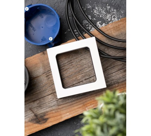 Стокгольм Рамка 1-местная белая с линией цвета черный PROxima  EXM-G-304-10  EKF