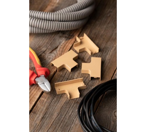 Угол T-образный (20х10) (4 шт) Plast EKF PROxima   под светлое деревоtchl-20-10x4EKF