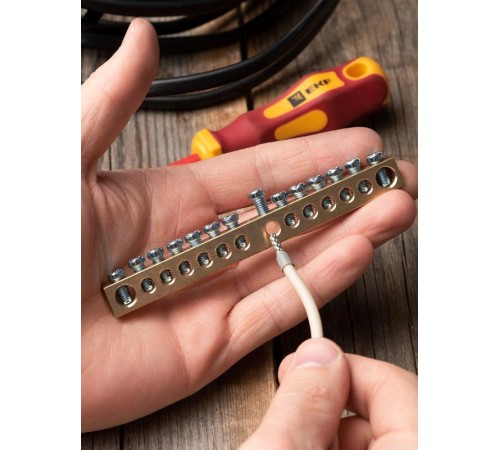 Шина "0" (8х12мм.) 125А  14 отверстий крепеж по центру латунь EKF PROxima  sn0-125-14-c  EKF