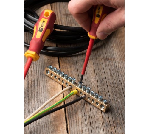 Шина "0" (8х12мм.) 125А  14 отверстий крепеж по центру латунь EKF PROxima  sn0-125-14-c  EKF