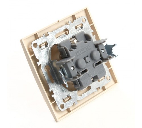 PST16-9010-02 Розетка 1-местная с/з, 250В, 16А, серия Эрна, слоновая кость  39236  STEKKER