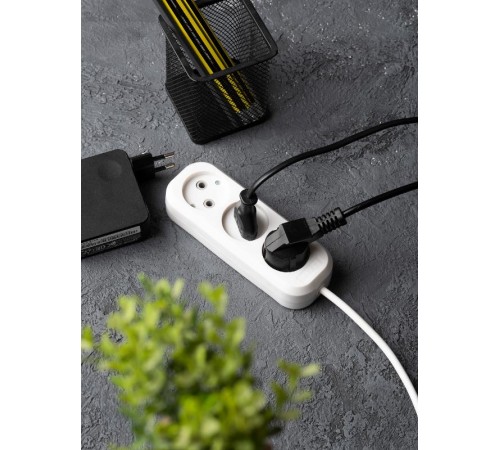 Удлинитель "Эксперт" 3 гнезда  5 метров 10А/2,2кВт без заземления ПВС 2х0,75  EKF PROximaUBA10-275-3-05EKF