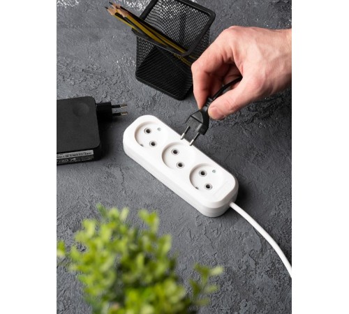 Удлинитель "Эксперт" 3 гнезда  5 метров 10А/2,2кВт без заземления ПВС 2х0,75  EKF PROximaUBA10-275-3-05EKF