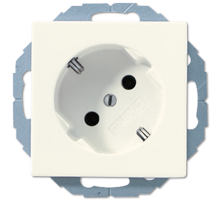 Штепсельная розетка SCHUKO 16A 250V~ ; угол наклона 45 °; слоновая кость  A520-45KI  Jung