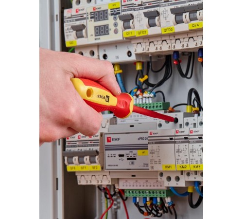 Отвертка Expert SL4x100 мм 1000В EKF PROximasl-4-100-exp-inEKF