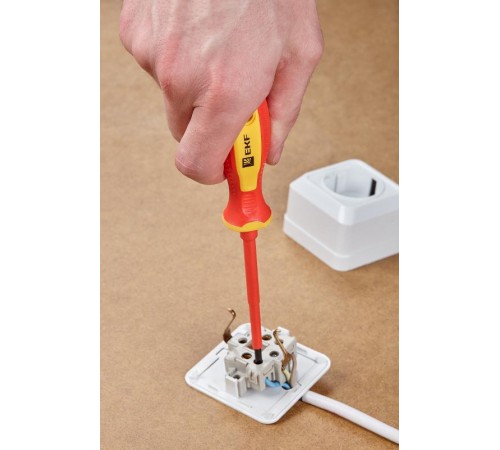 Отвертка Expert SL4x100 мм 1000В EKF PROximasl-4-100-exp-inEKF