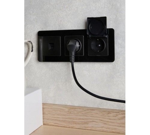 BRITE Рамка 3-ая РУ-3-2-Бр стекло черный RE  BR-M32-G-41-K02  IEK