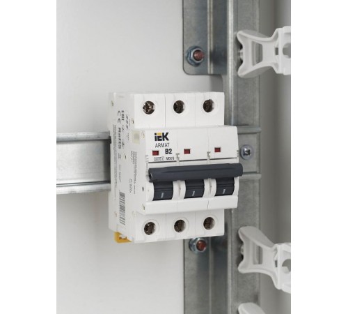 Выключатель автоматический трехполюсный M06N 3P B 2А 6кА ARMAT  AR-M06N-3-B002  IEK
