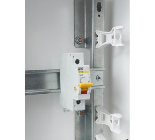 Выключатель нагрузки модульный (мини-рубильник) ВН-32 1Р 63А  MNV10-1-063  IEK