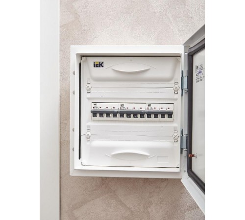 Выключатель автоматический четырехполюсный M06N 4P C 32А 6кА ARMAT  AR-M06N-4-C032  IEK