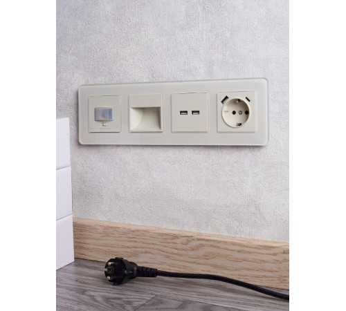 BRITE Розетка с заземлением со шторками 16А с USB A+C 18Вт РЮш11-1-БрКр бежевый  BR-R14-16-U22-018-K10  IEK