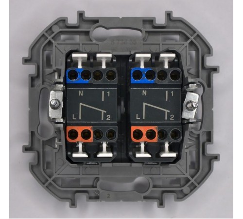 Inspiria Белый Переключатель двухклавишный 10AX  673655 Legrand