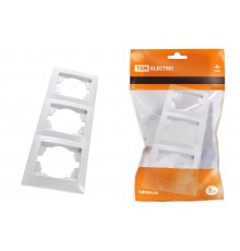 Рамка 3-х постовая горизонтальная белая "Лама"   SQ1815-0031  TDM