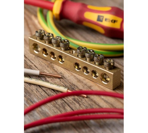 Шина "0" (8х12мм.) 125А 8 отверстий крепеж по центру латунь EKF PROxima  sn0-125-8-c  EKF