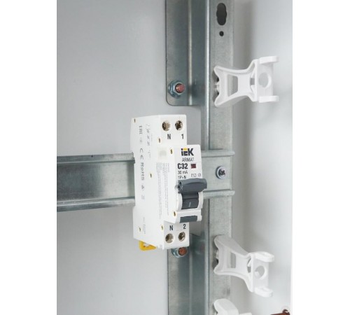 Выключатель автоматический дифференциального тока АВДТ B06S 1P+NP C32 30мА тип AC (18мм) ARMAT IEK  AR-B06S-1N-C32C030  IEK