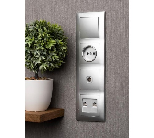 Валенсия Рамка 4-местная сталь EKF   EWM-G-304-30   EKF