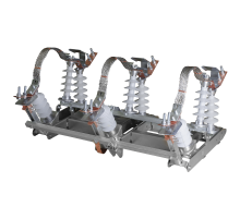 Разъединители высоковольтный РЛК-2-IV-10/630-УХЛ1 (в комплекте с ПР-02-7-УХЛ1 и КМЧ H=6500)  268835  КЭАЗ