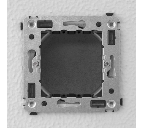 Каркас с лапками для монтажа модульных "Avanti" в стену  4400802  DKC