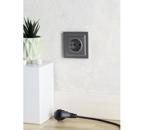 BRITE Розетка с заземлением со шторками 16А РС14-1-0-БрС сталь  BR-R14-16-K46  IEK