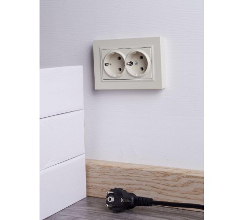 BRITE Розетка 2-ая с заземлением без шторок 16А в сборе РС12-3-БрКр бежевый  BR-R21-16-K10-F  IEK