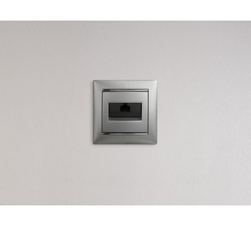 Valena Алюминий Розетка комп(RJ45) 1-ая 6 кат UTP  770246  Legrand