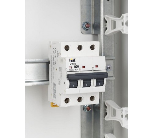 Выключатель автоматический трехполюсный M10N 3P D 20А 10кА ARMAT  AR-M10N-3-D020  IEK