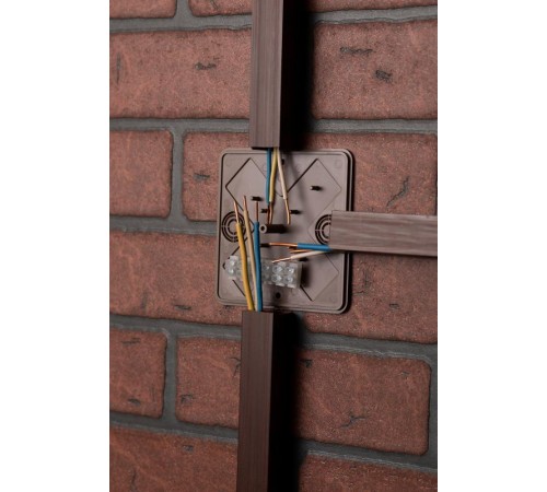 Коробка распределительная КМР-030-032кг (100х100х25) с клеммником тёмное дерево EKF PROxima  plc-kmr-030-032kg-t  EKF