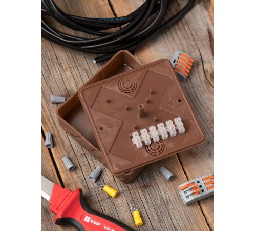 Коробка распределительная КМР-030-032кг (100х100х25) с клеммником тёмное дерево EKF PROxima  plc-kmr-030-032kg-t  EKF