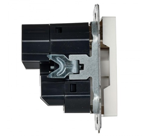 BRITE Розетка с заземлением со шторками 16А с USB A+A 2,1А РЮш10-1-БрБ белый  BR-R14-16-U21-D21-K01  IEK