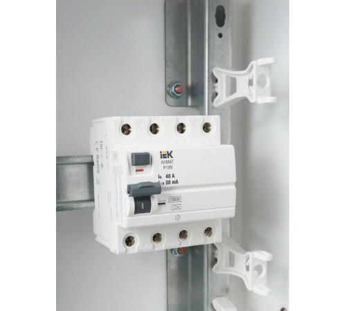 Выключатель дифференциальный (УЗО) R10N 4P 40А 30мА тип A ARMAT  AR-R10N-4-040A030  IEK