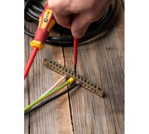 Шина PEN "ноль-земля" (6х9мм) 16 отверстий латунь крепеж по краям EKF PROxima  sn0-63-16-k  EKF