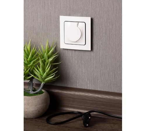 Стокгольм Механизм Розетки 1-местной с/з 16А белый с крышкой и защ. штор. IP44 EKF PROxima  EYR16-028-10-44  EKF