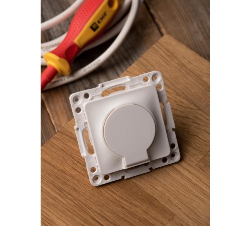 Стокгольм Механизм Розетки 1-местной с/з 16А белый с крышкой и защ. штор. IP44 EKF PROxima  EYR16-028-10-44  EKF