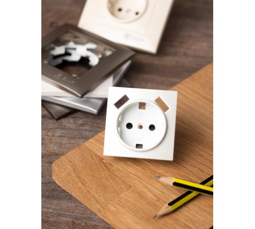 Валенсия лицевая панель розетки 1-местной с/з 16А жемчуг с защ. штор. с 2 USB 2,1А EKF PROxima   ESR16-L-028-50-2USB   EKF