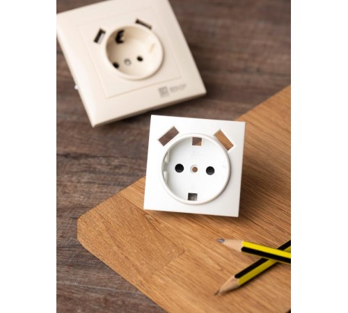 Валенсия лицевая панель розетки 1-местной с/з 16А жемчуг с защ. штор. с 2 USB 2,1А EKF PROxima   ESR16-L-028-50-2USB   EKF