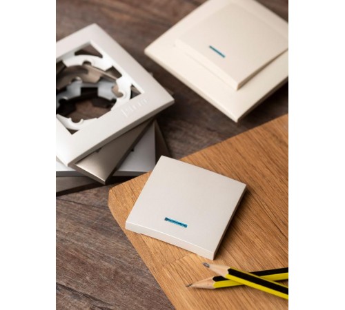 Валенсия лицевая панель выключателя 1-кл. с индикатором 10А жемчуг EKF PROxima   ESV10-L-121-50   EKF