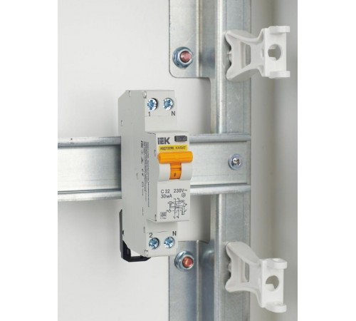 Выключатель автоматический дифференциального тока АВДТ32МL С32 30мА KARAT  MVD12-1-032-C-030  IEK