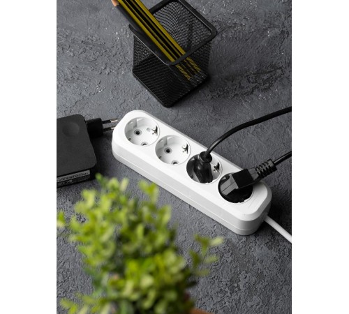 Удлинитель "Эксперт"  4 гнезда 3 метра 16А/3,5кВт с заземлением ПВС 3х1 EKF PROxima  UBA16-310-4-03  EKF