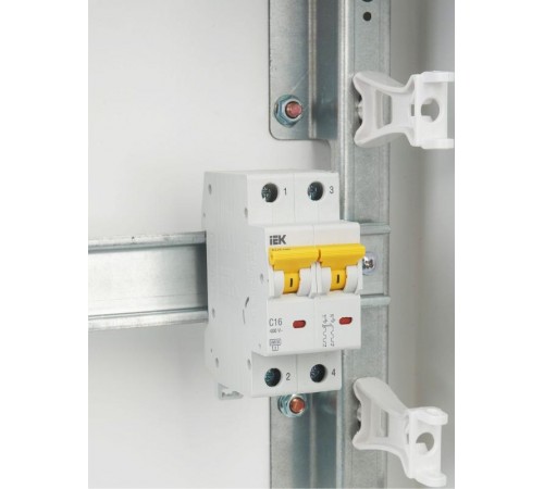 Выключатель автоматический двухполюсный ВА47-60M 2Р 16А 6кА С KARAT  MVA31-2-016-C  IEK