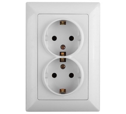 Розетка Intro Solo 4-208-01 с заземлением двойная 2X2P+E Schuko со шторками, 16А-250В, IP20, СУ, белый  Б0053697  Intro