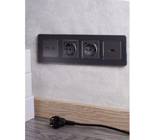 BRITE Розетка с заземлением со шторками 16А с USB A+A 2,1А РЮш10-1-БрС сталь  BR-R14-16-U21-D21-K46  IEK